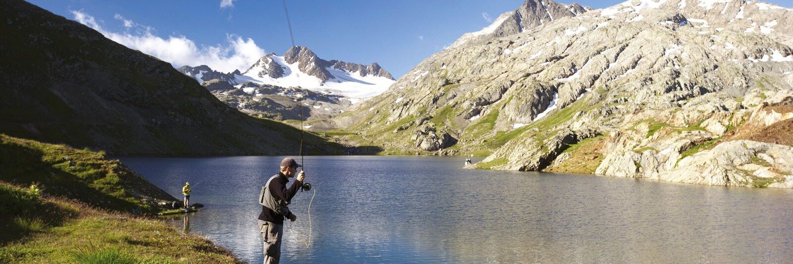gite les alberts / pêcher la truite en lac de montagne